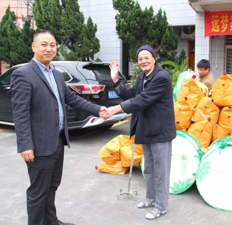 关爱长者送温暖——人生就是博-尊龙凯时人生就是博爱心公益行动